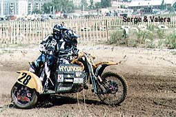 moto012.jpg (28204 bytes)